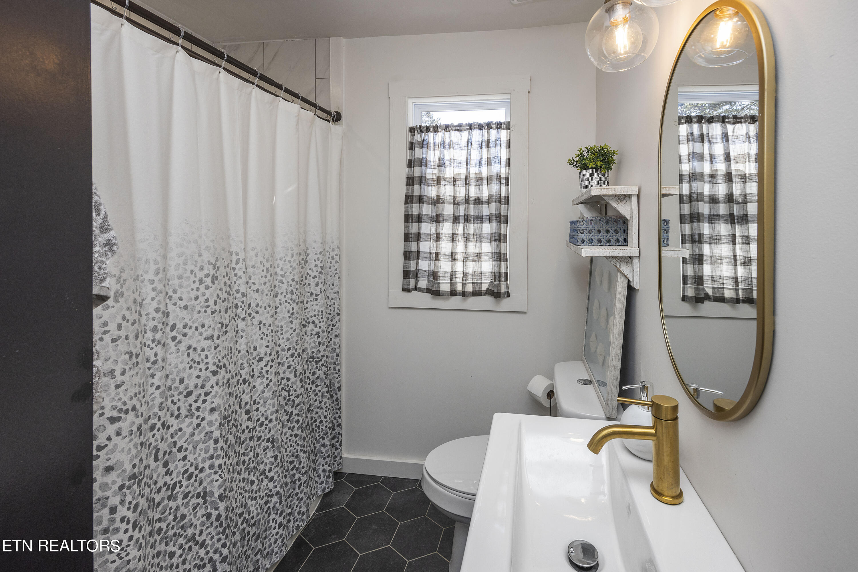 1307 Woodcrest Drive