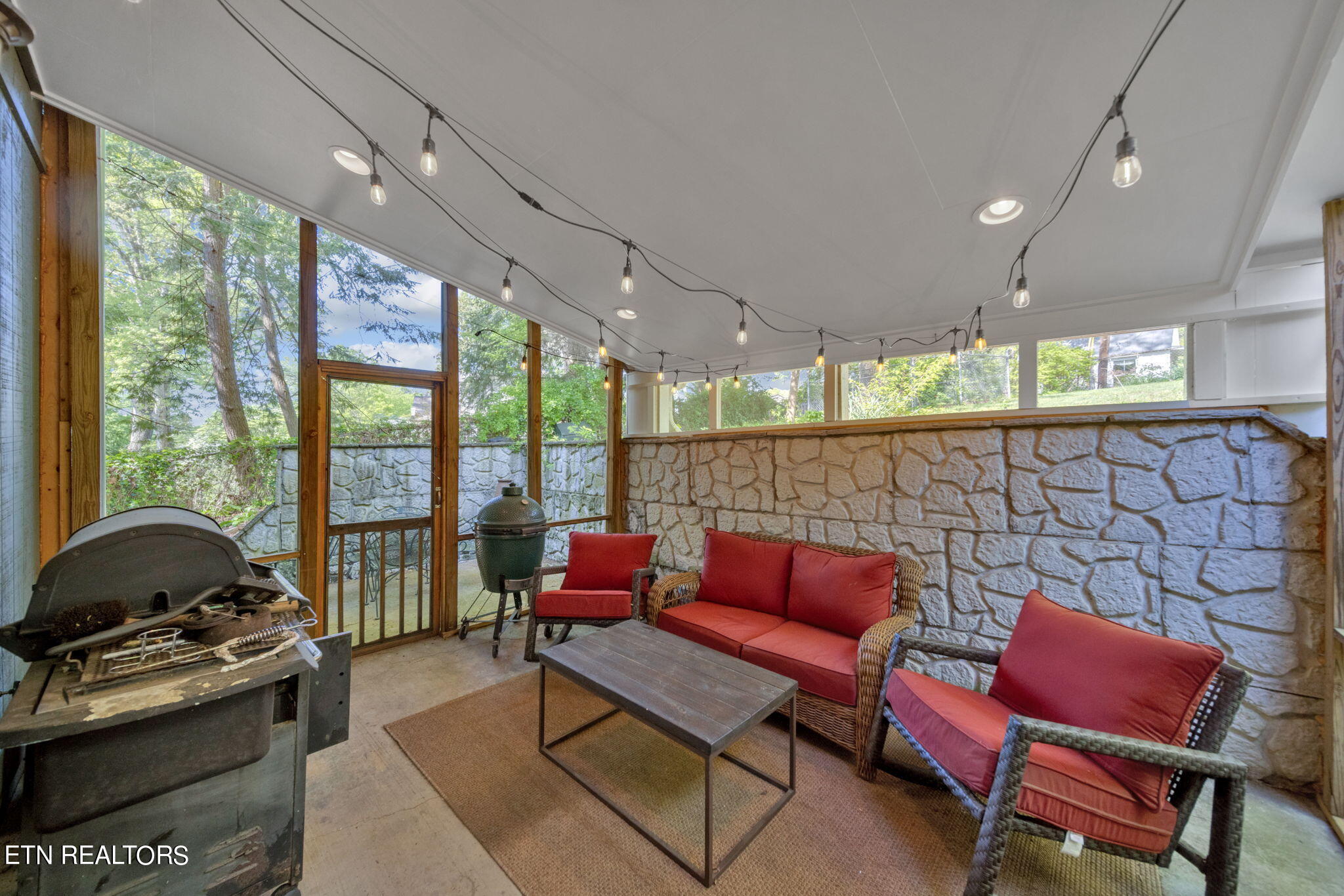 111 NW Greenbrier Drive