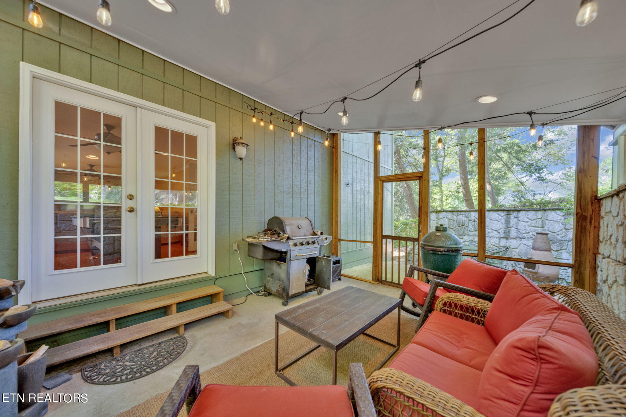 111 NW Greenbrier Drive