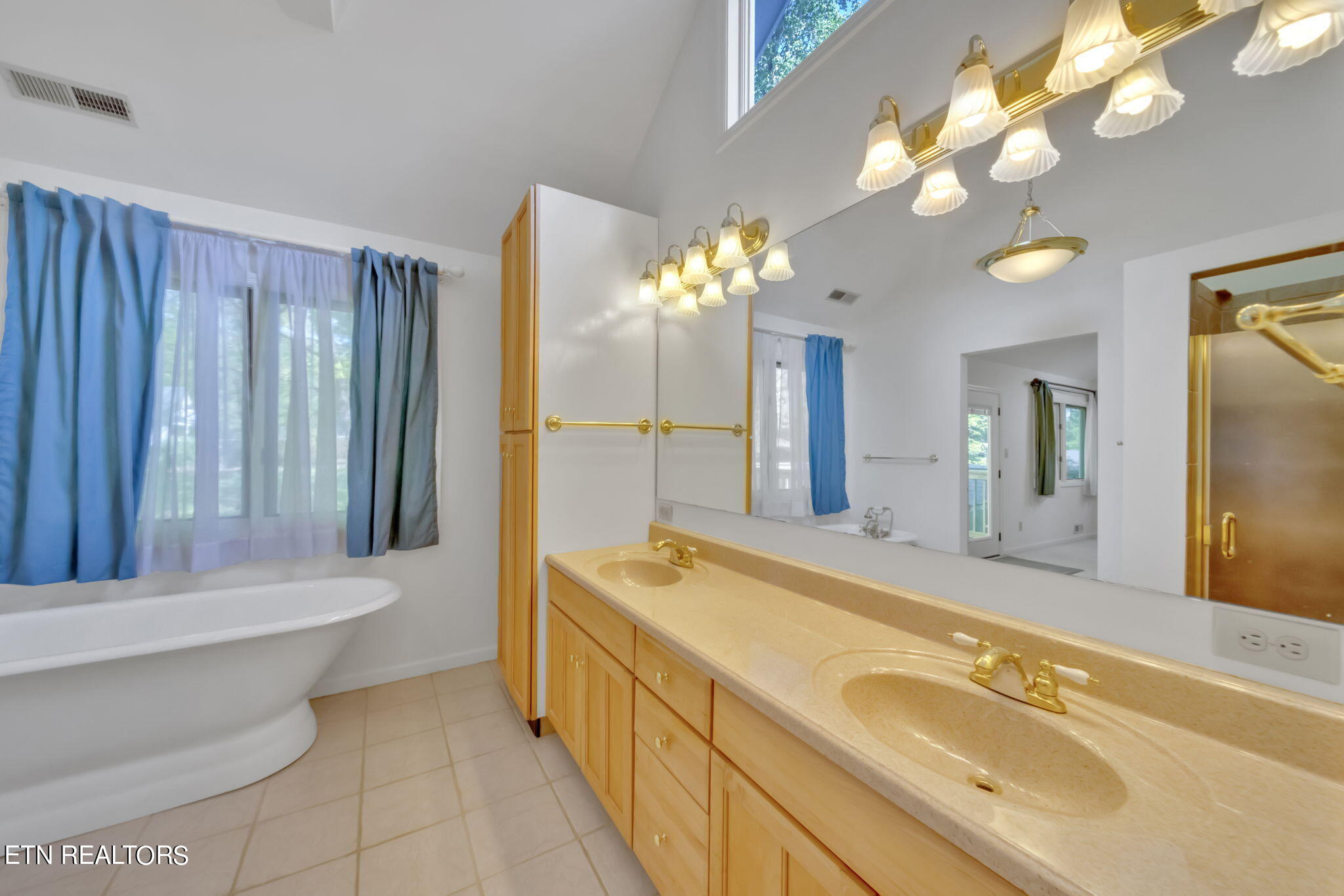 111 NW Greenbrier Drive