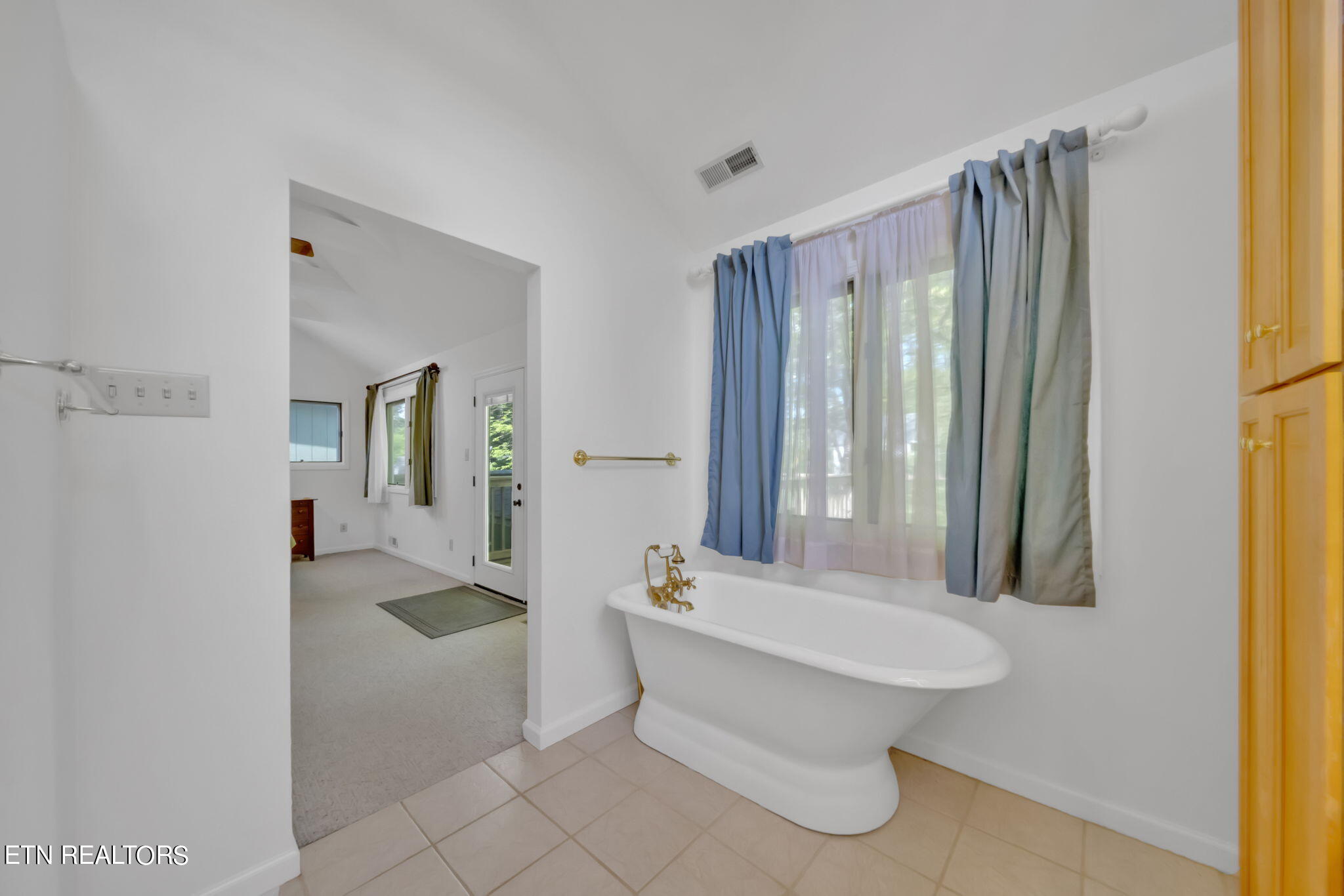 111 NW Greenbrier Drive