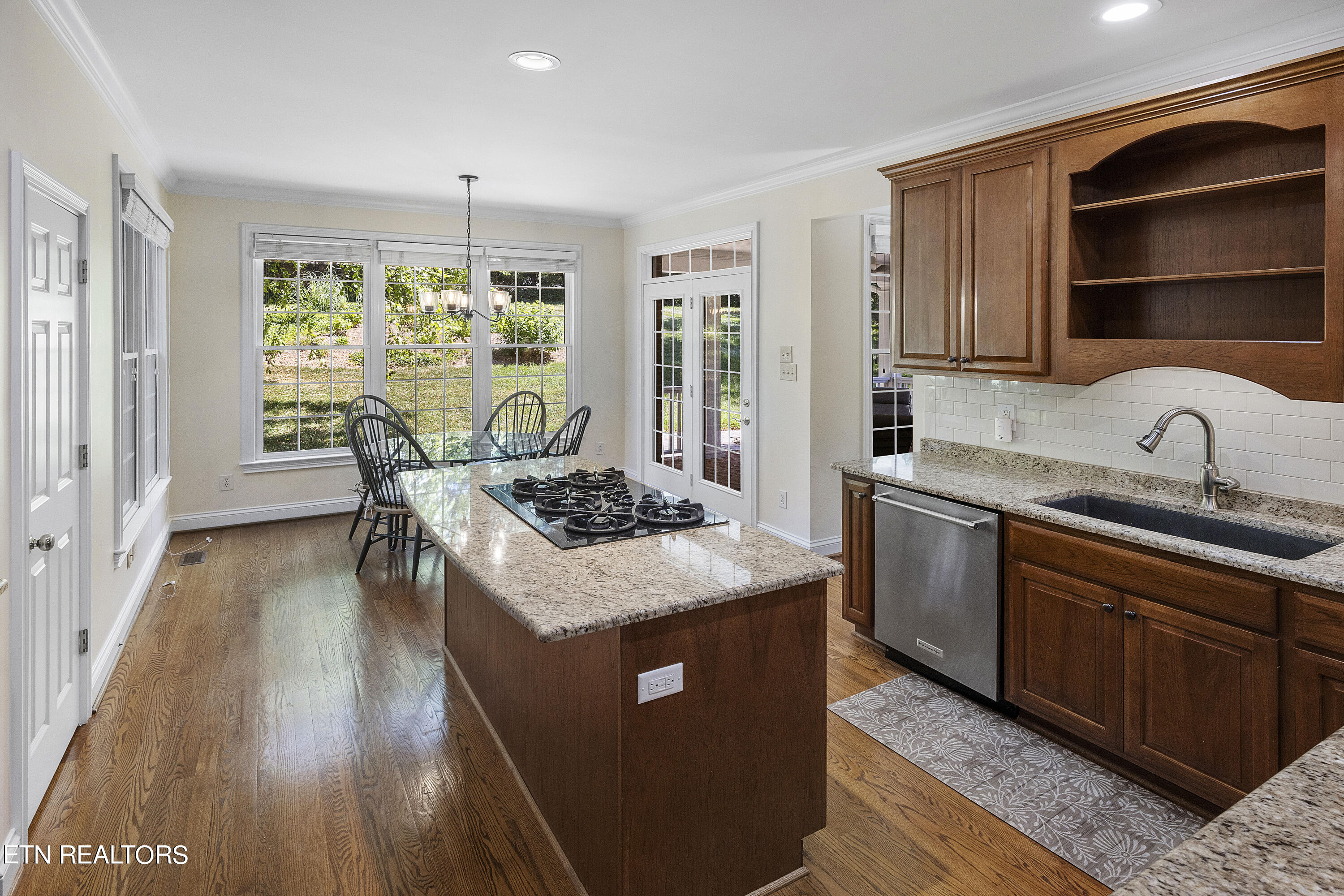 833 Weatherly Hills Blvd