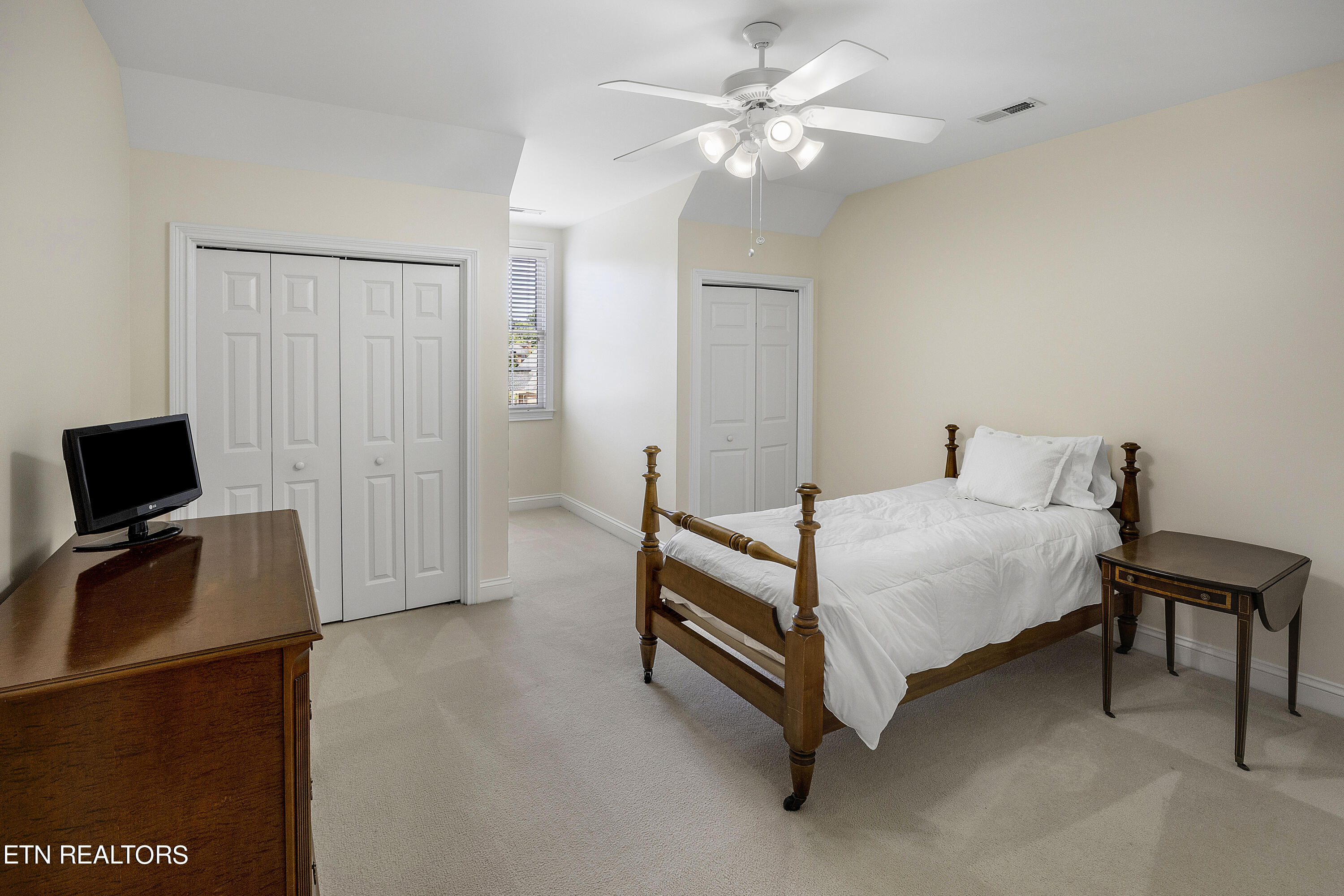 833 Weatherly Hills Blvd