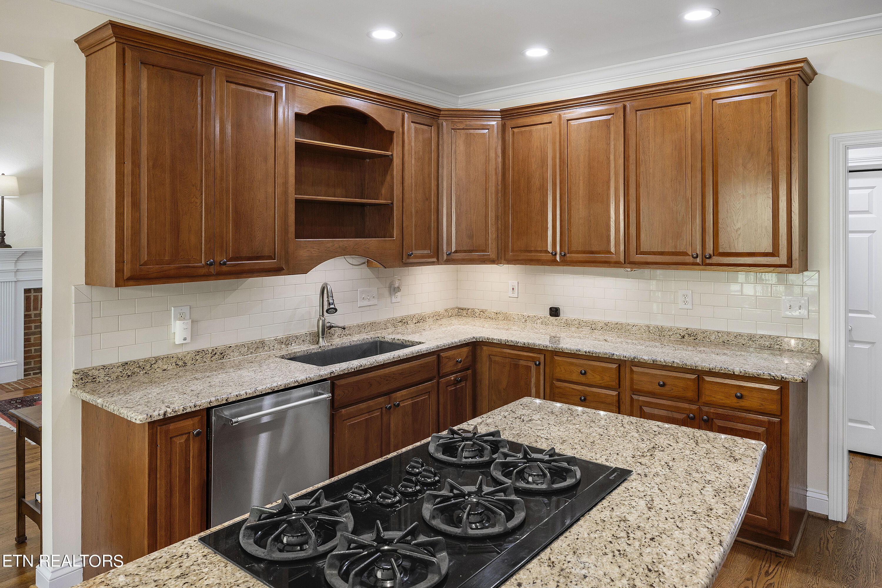 833 Weatherly Hills Blvd