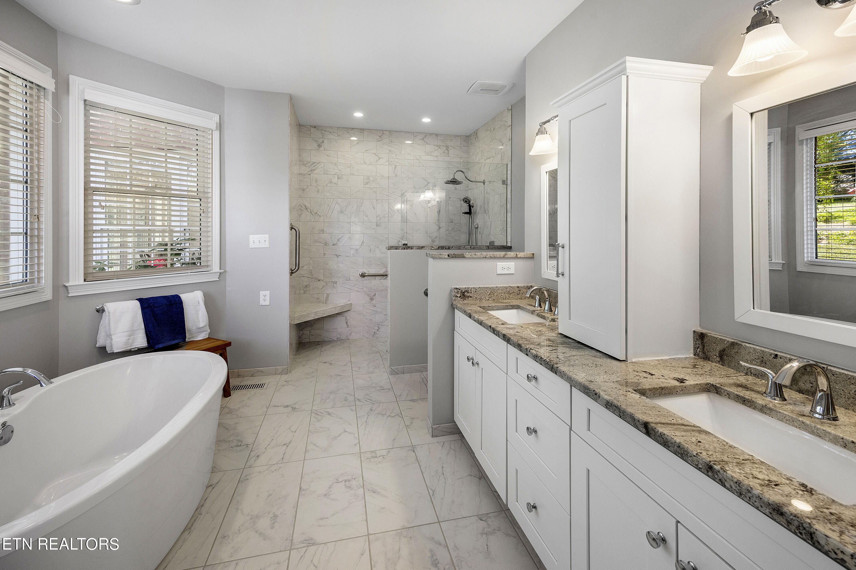 833 Weatherly Hills Blvd