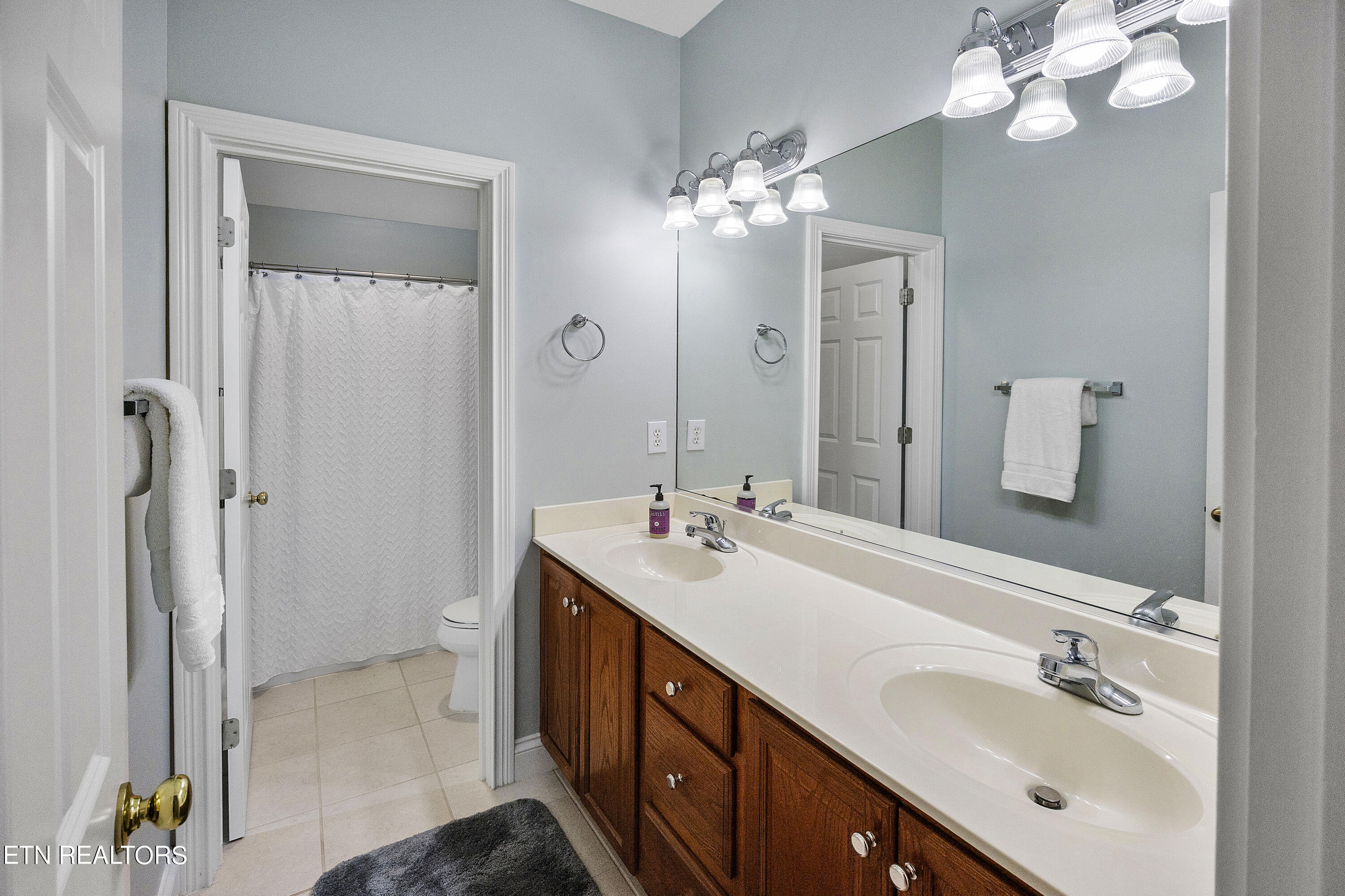 833 Weatherly Hills Blvd