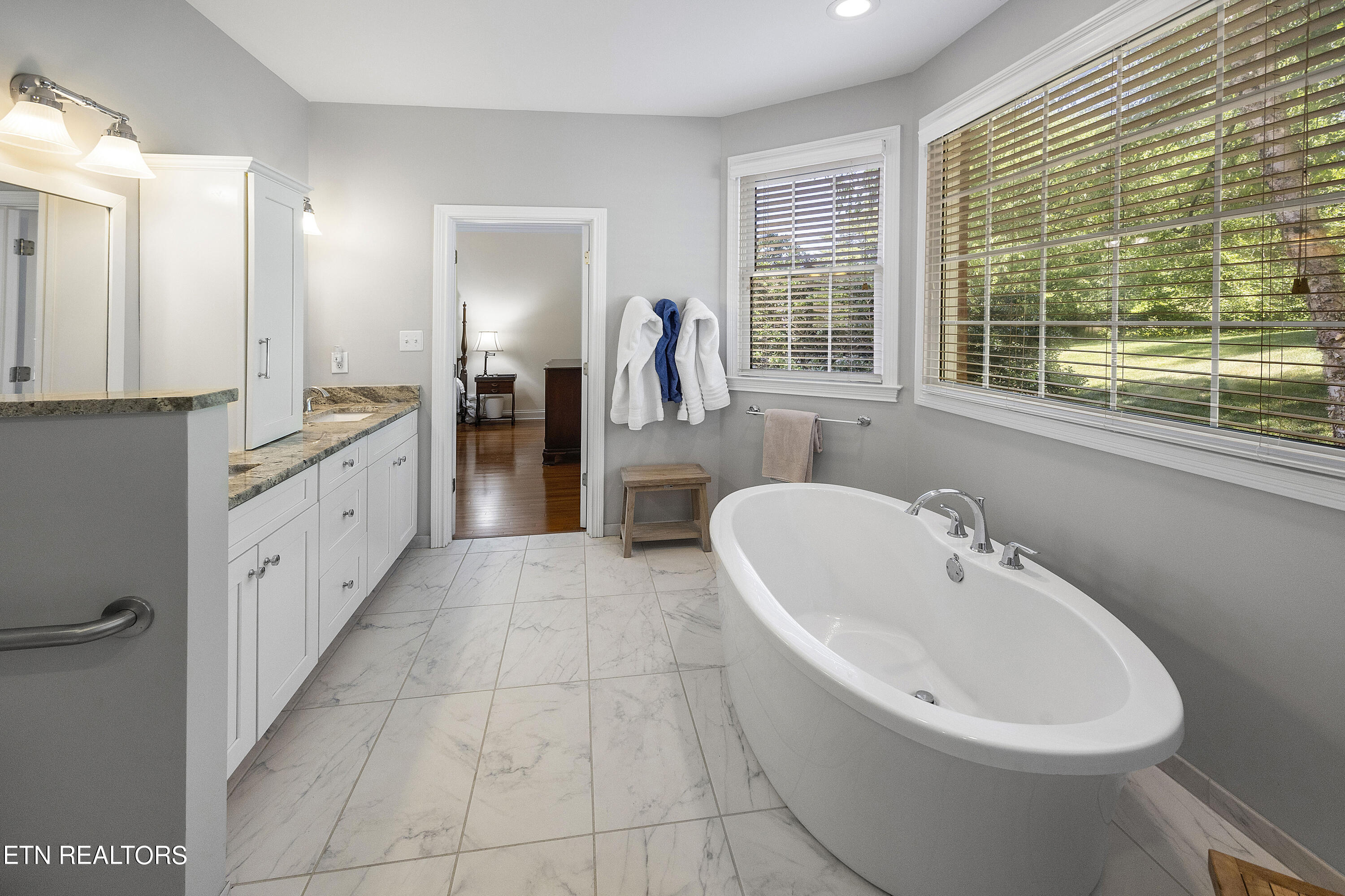 833 Weatherly Hills Blvd