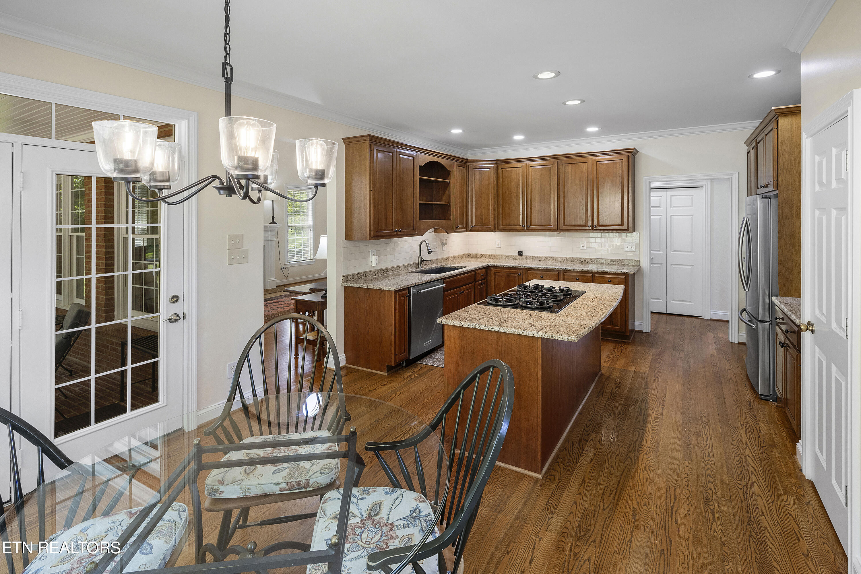 833 Weatherly Hills Blvd