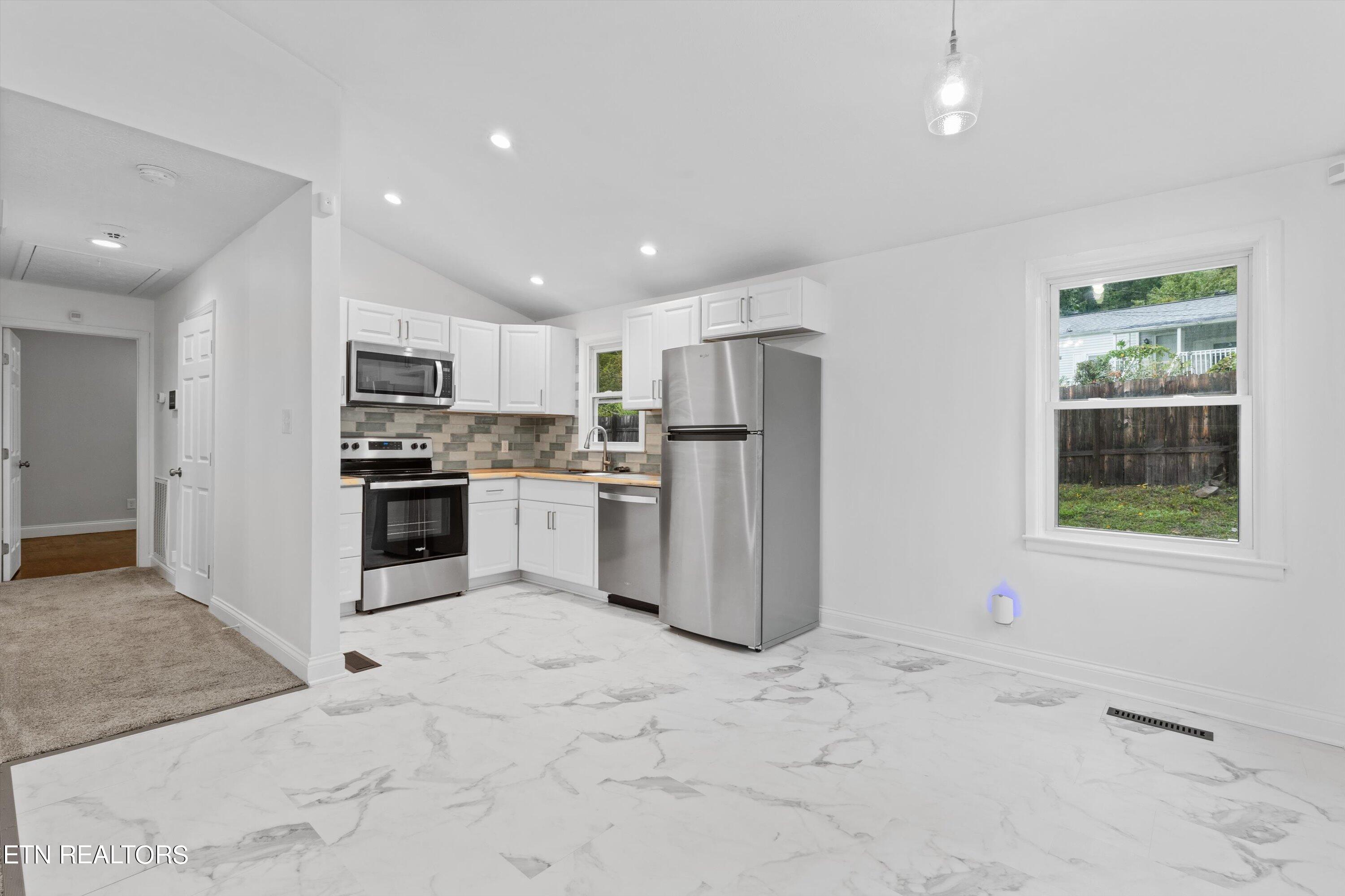 4315 NE Valley View Drive