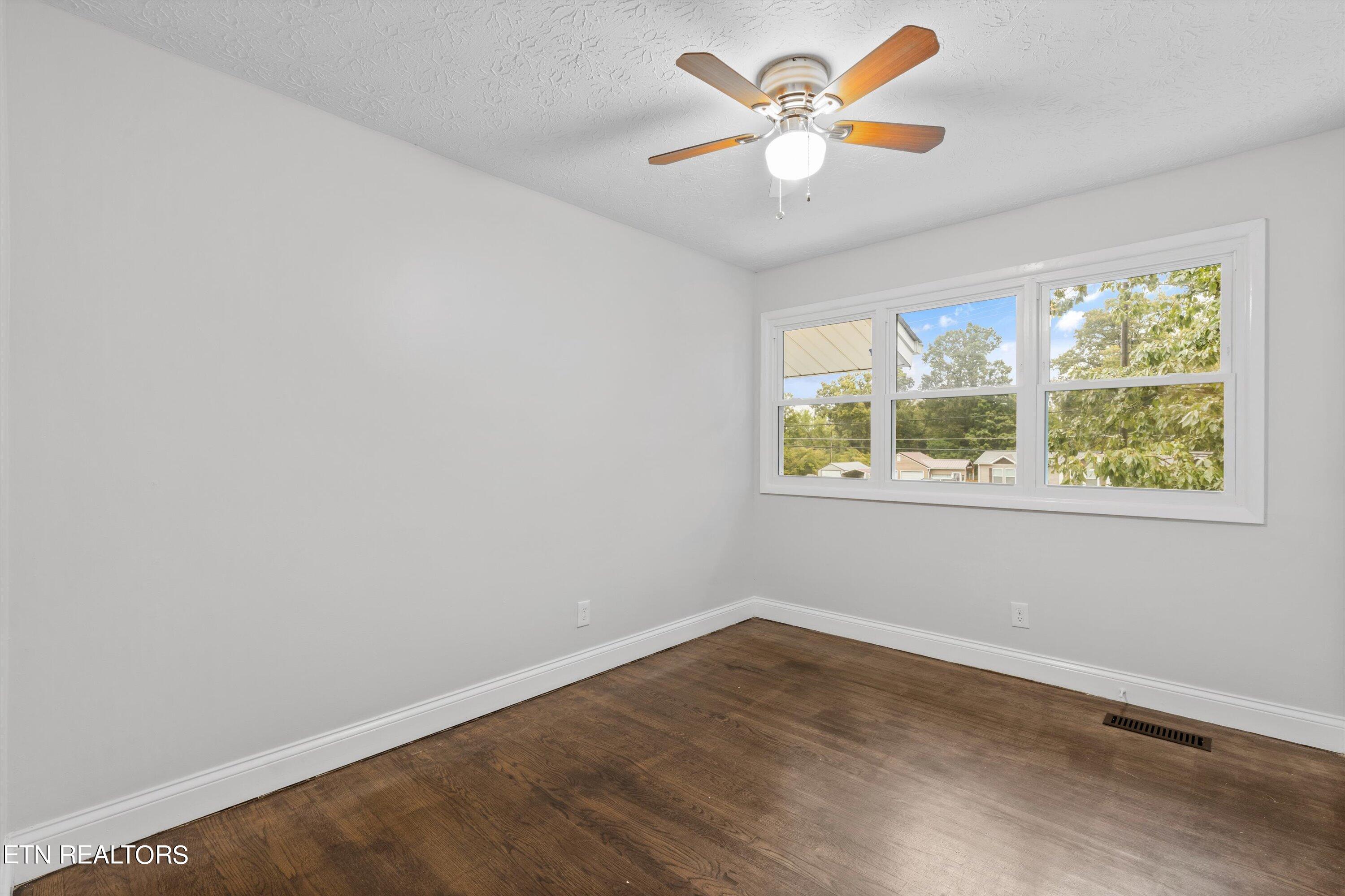 4315 NE Valley View Drive