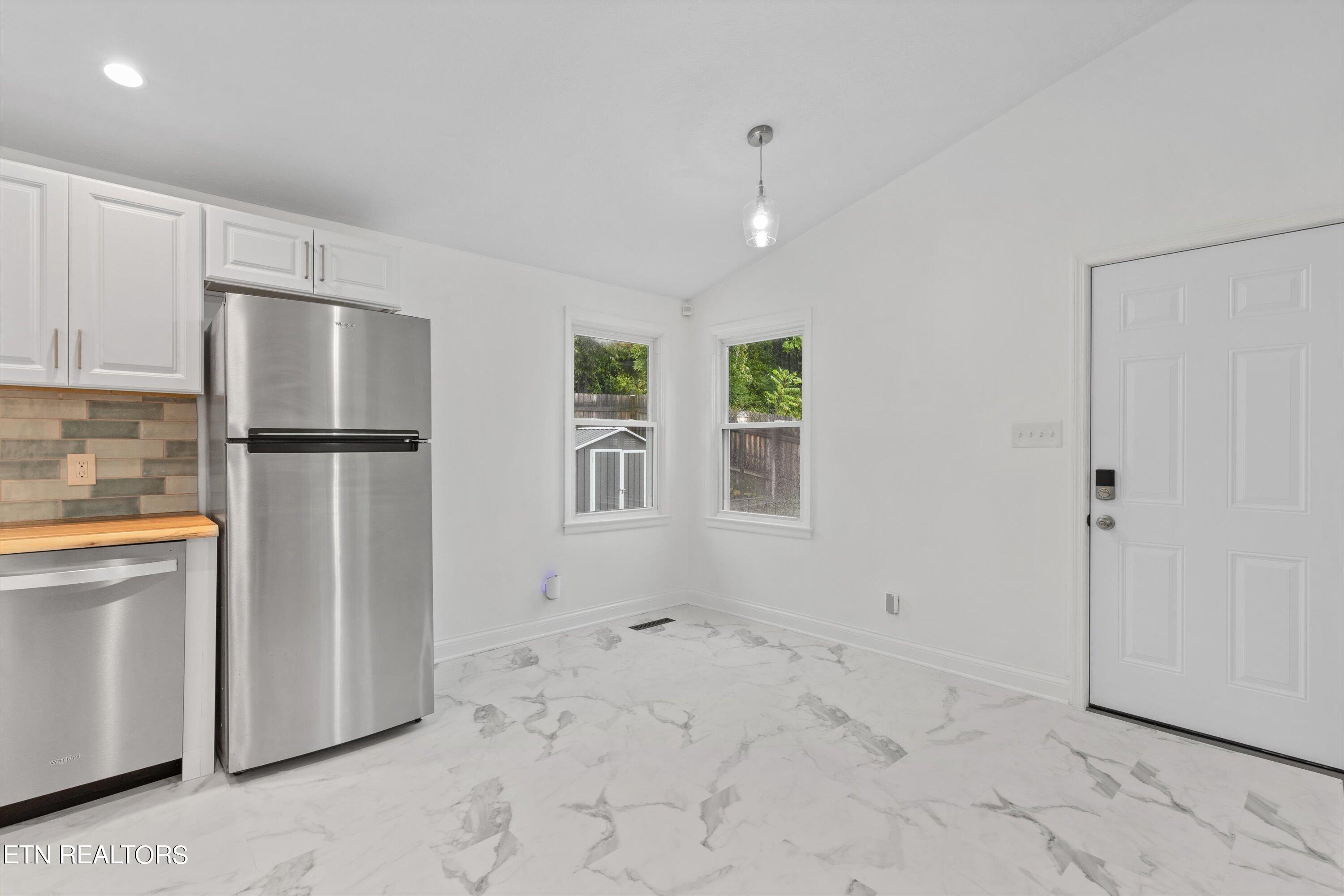 4315 NE Valley View Drive