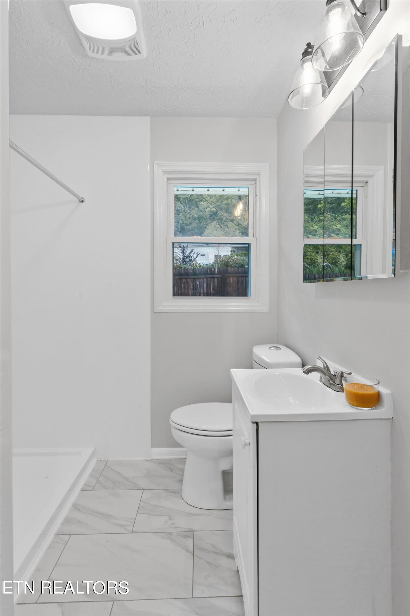 4315 NE Valley View Drive