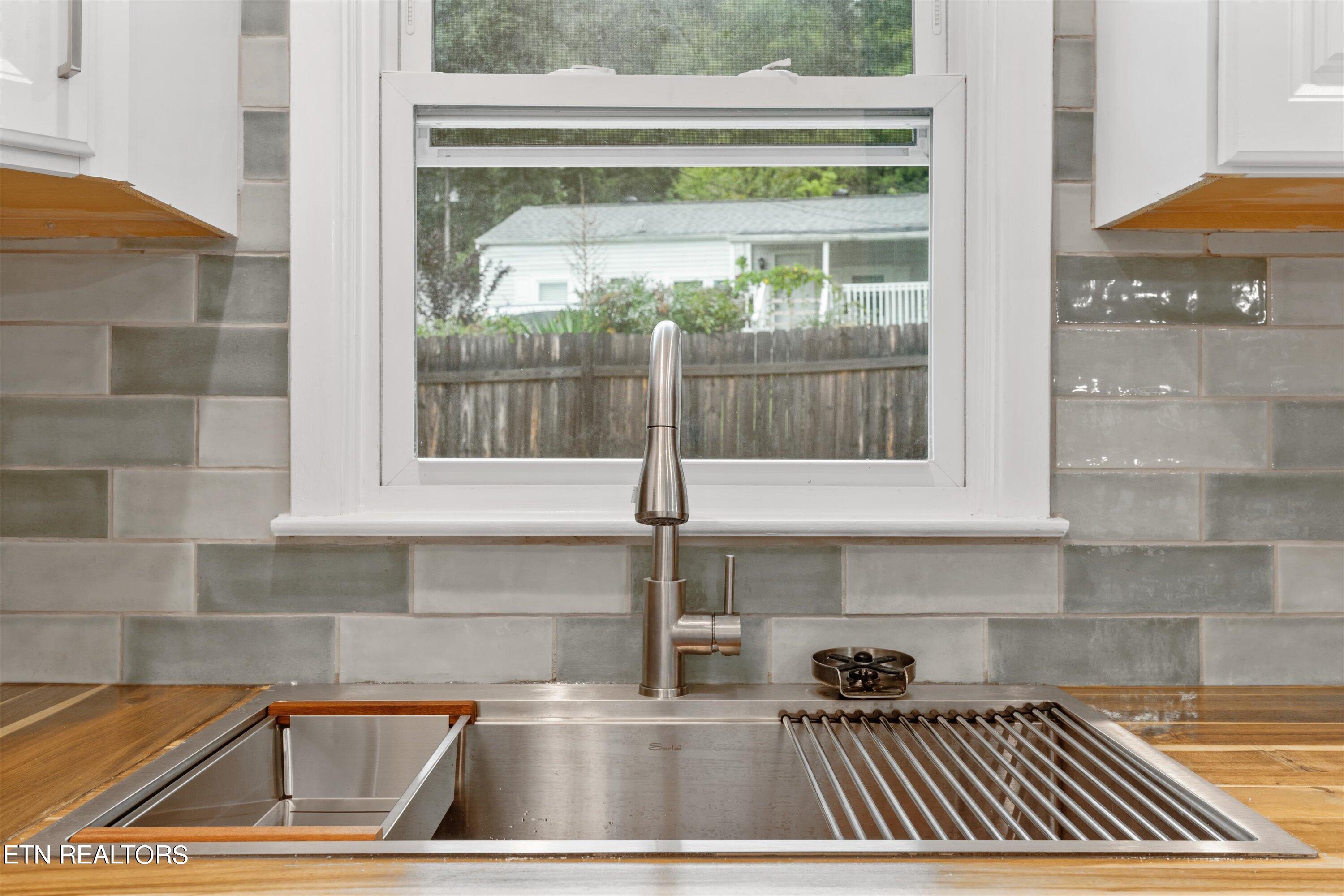 4315 NE Valley View Drive