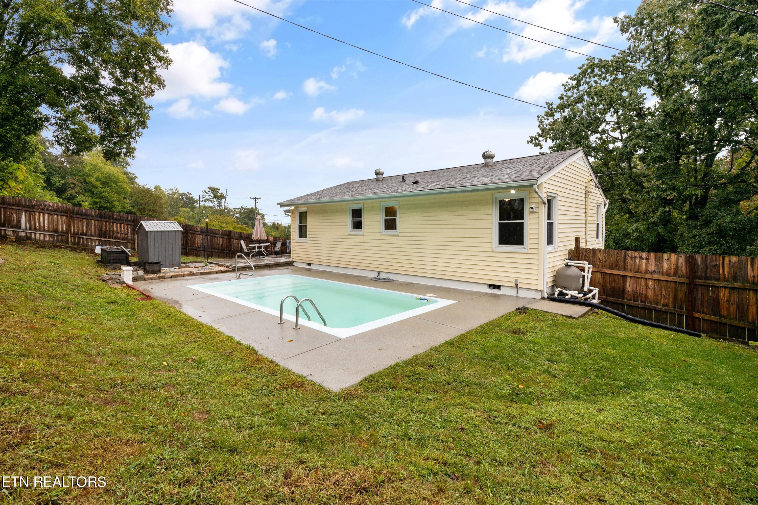 4315 NE Valley View Drive