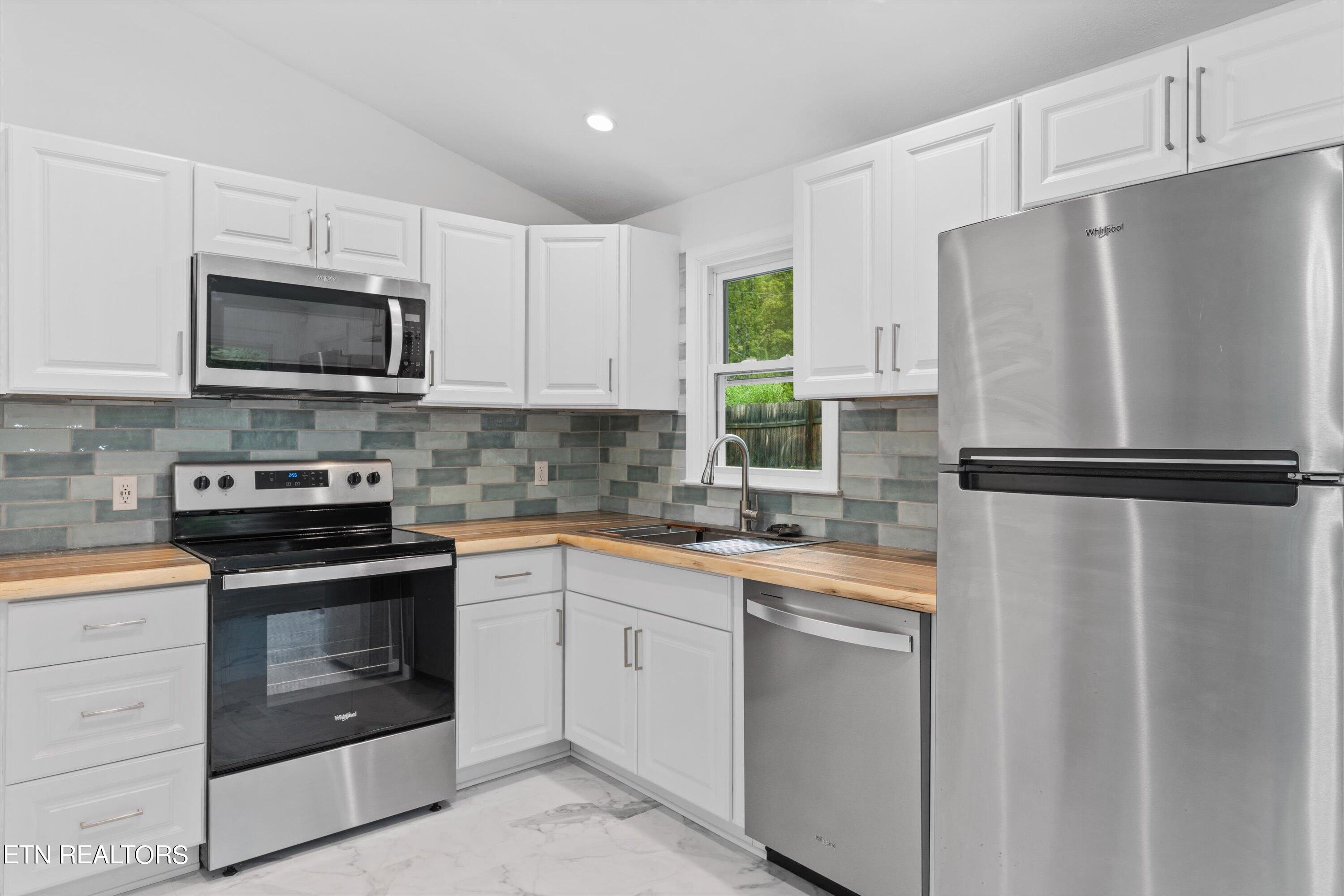 4315 NE Valley View Drive