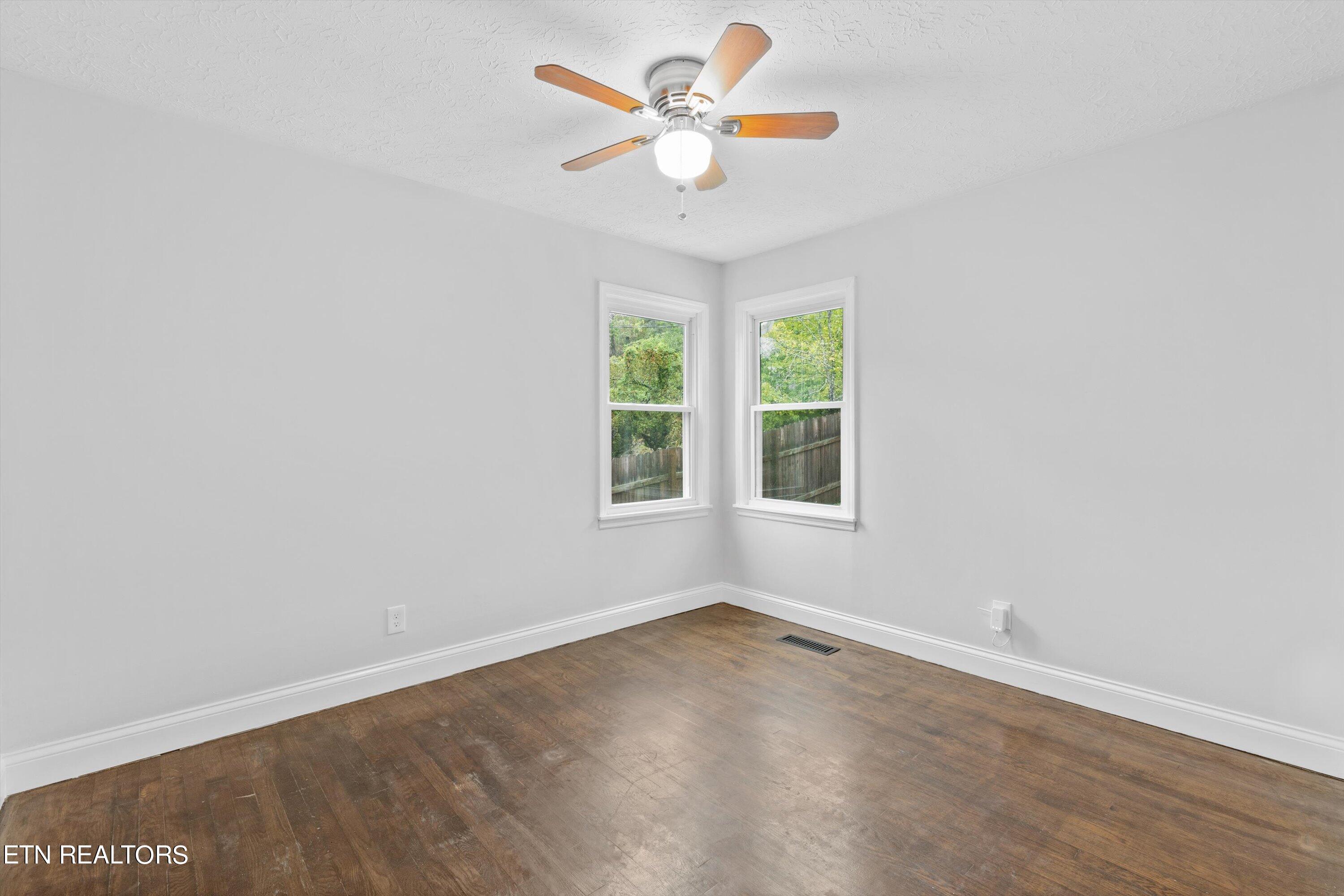 4315 NE Valley View Drive