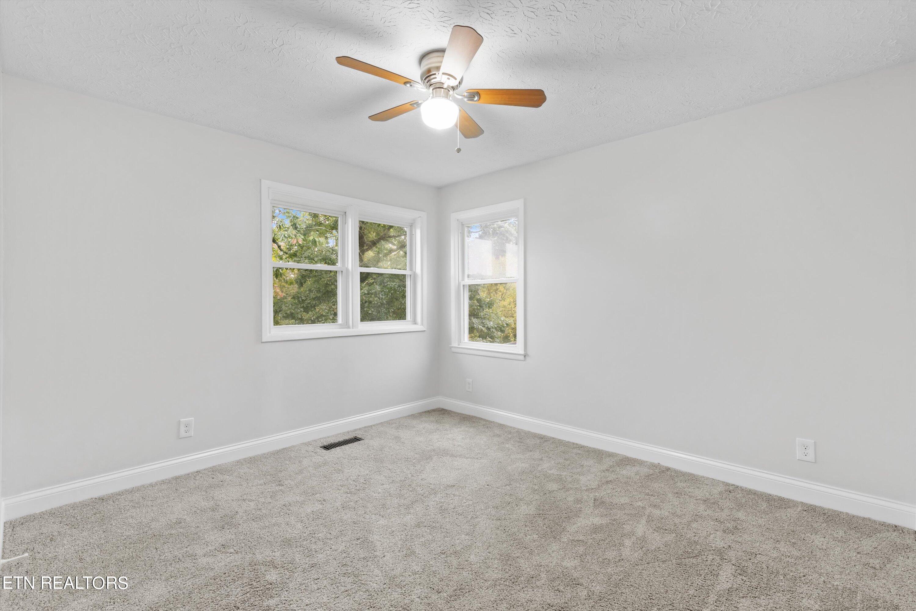 4315 NE Valley View Drive