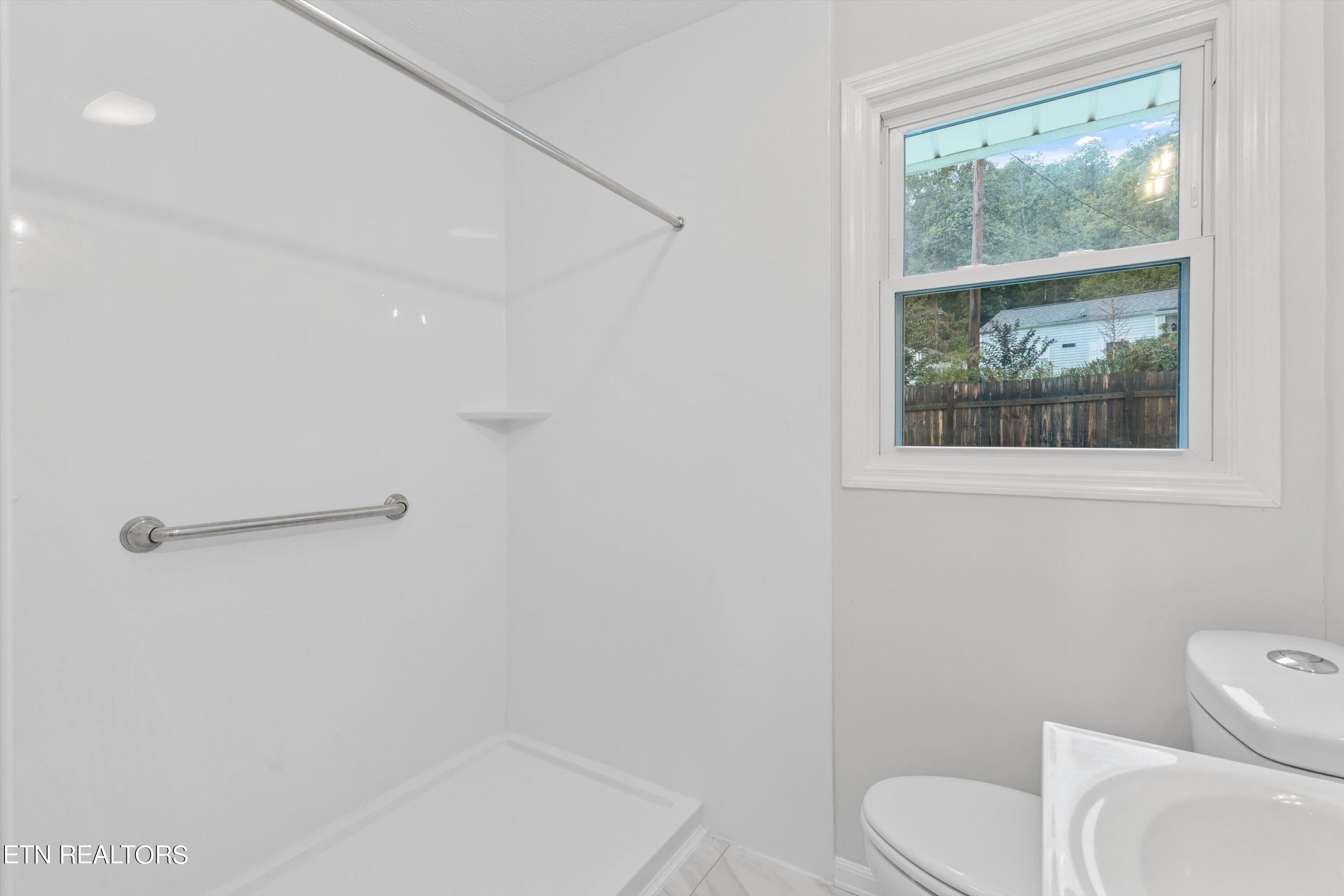 4315 NE Valley View Drive