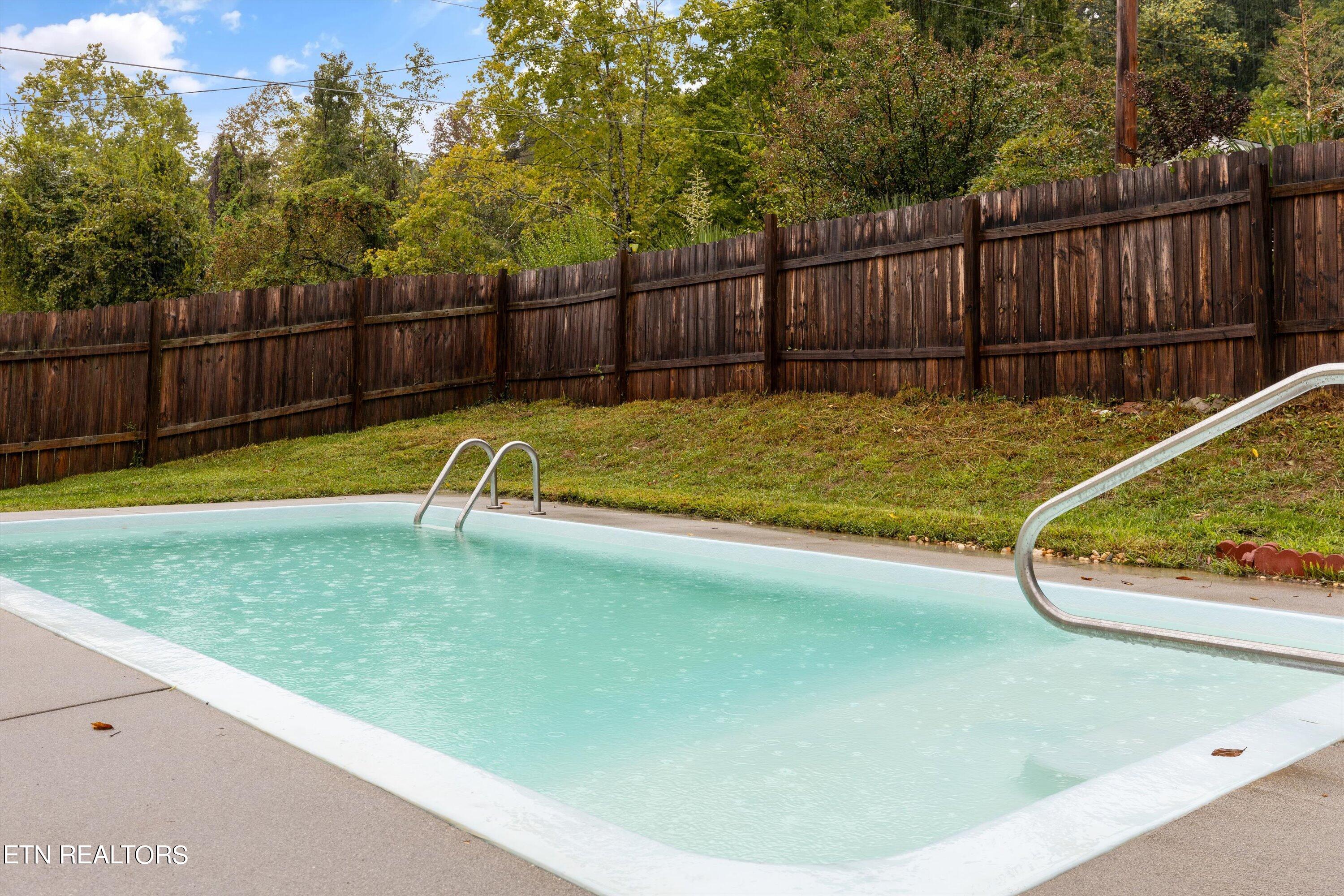 4315 NE Valley View Drive