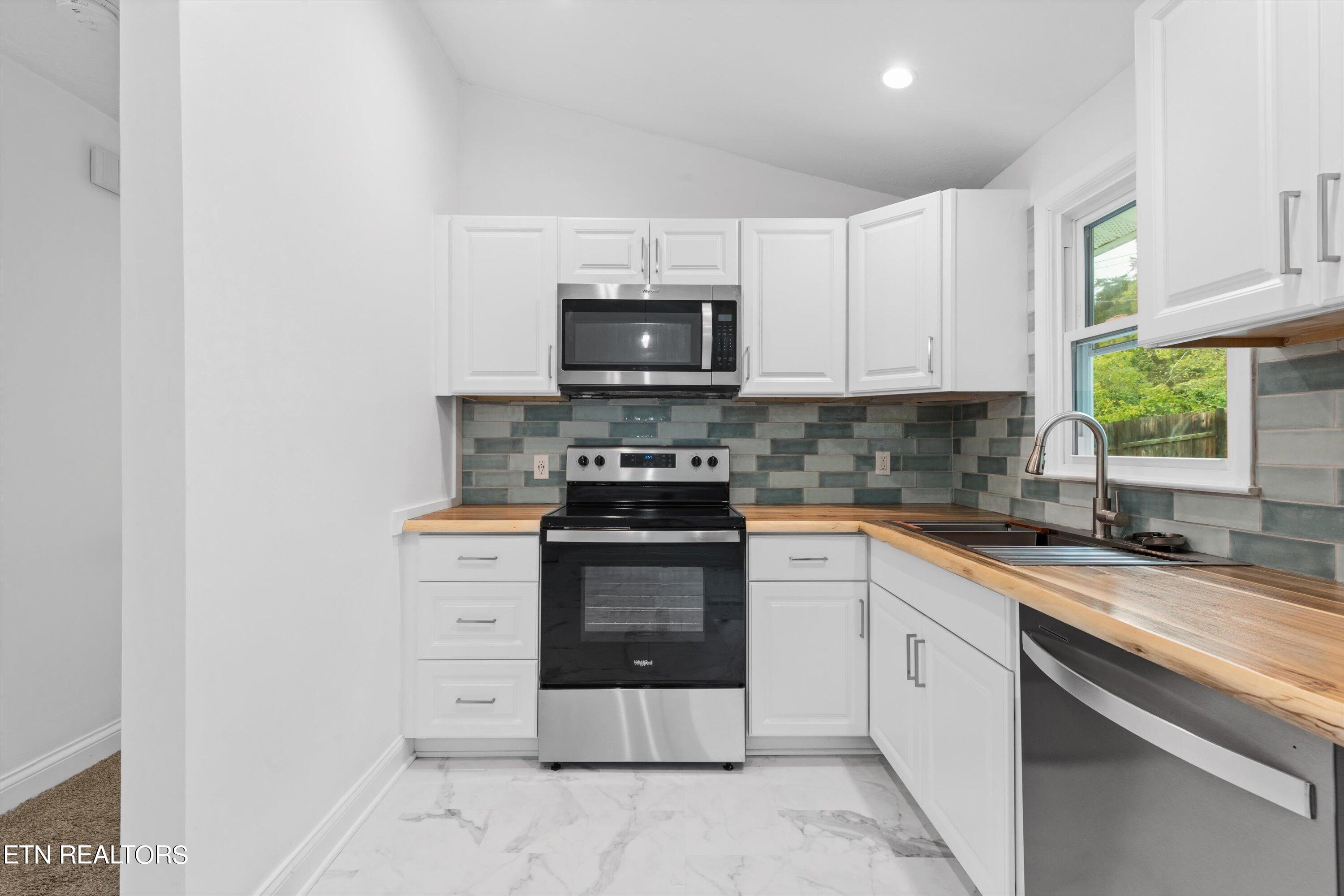 4315 NE Valley View Drive