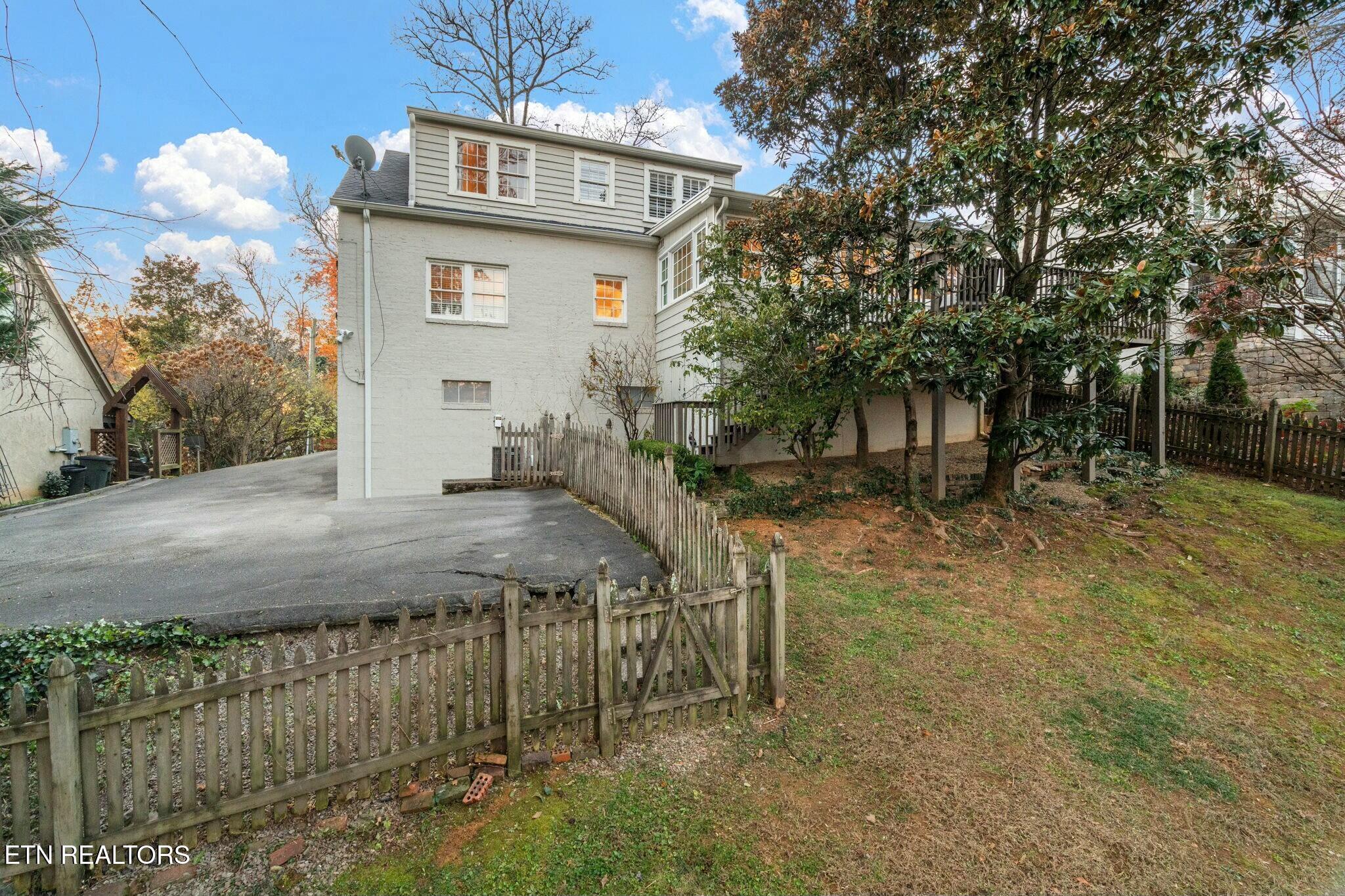 704 Forest Heights Rd