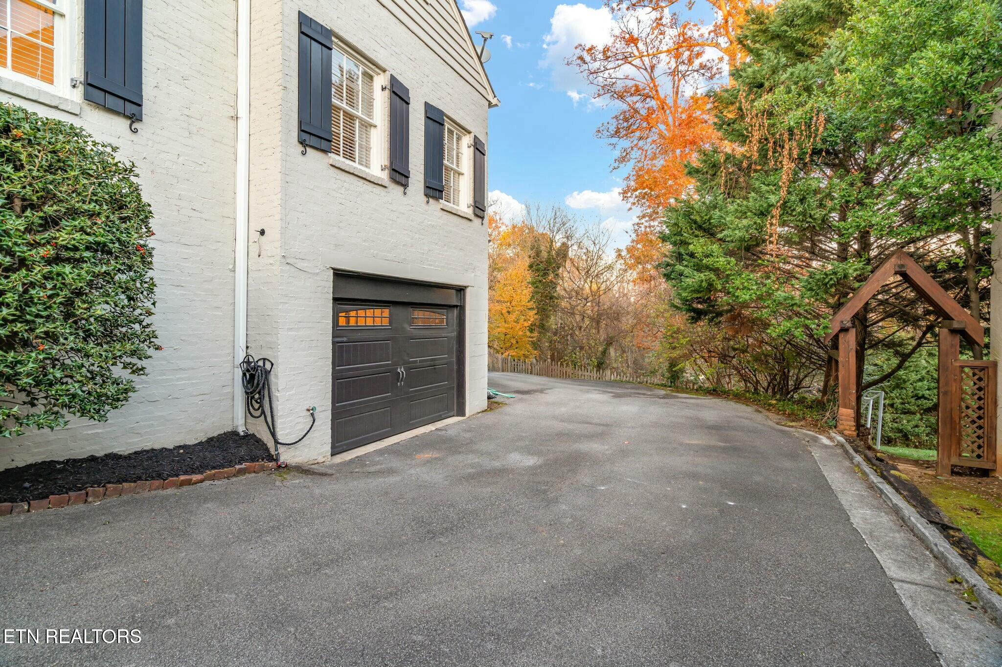 704 Forest Heights Rd