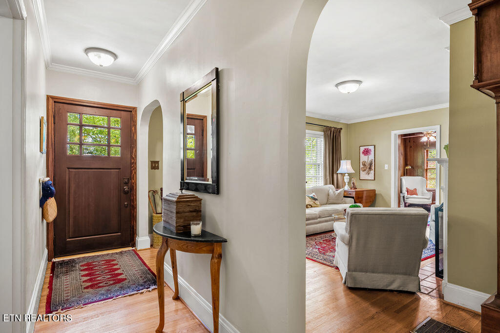 119 NW Greenbrier Drive