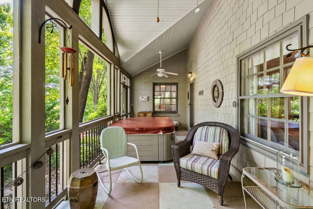 119 NW Greenbrier Drive