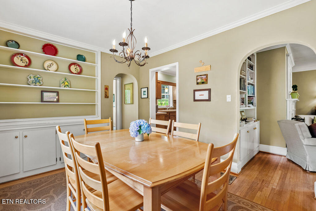 119 NW Greenbrier Drive