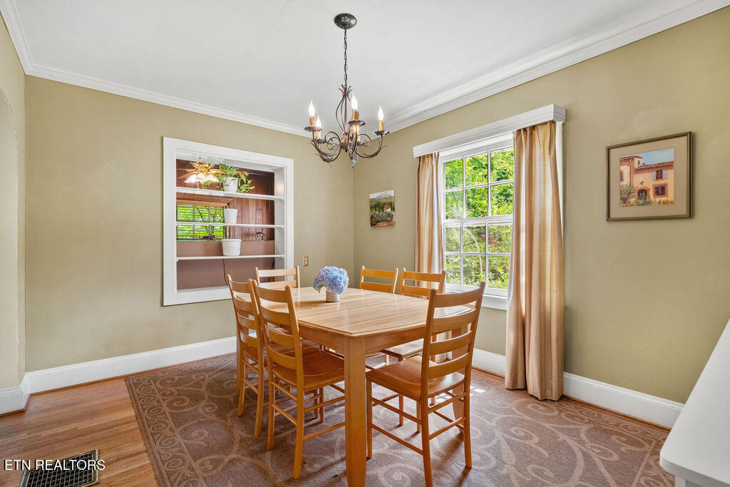 119 NW Greenbrier Drive