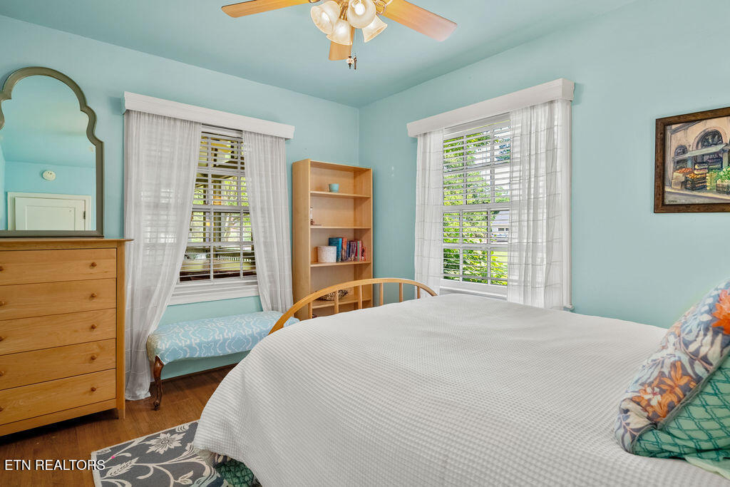 119 NW Greenbrier Drive