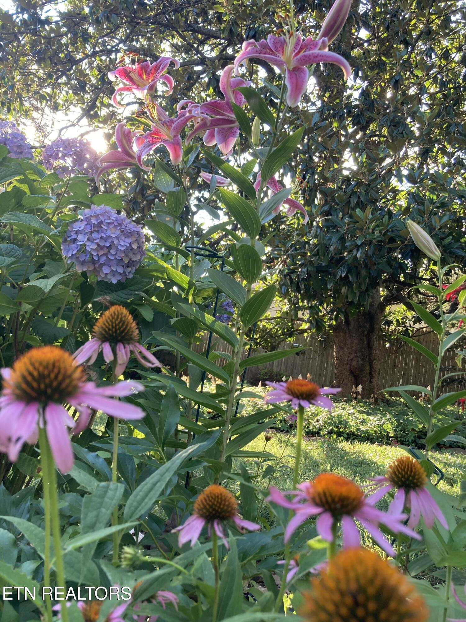 119 NW Greenbrier Drive