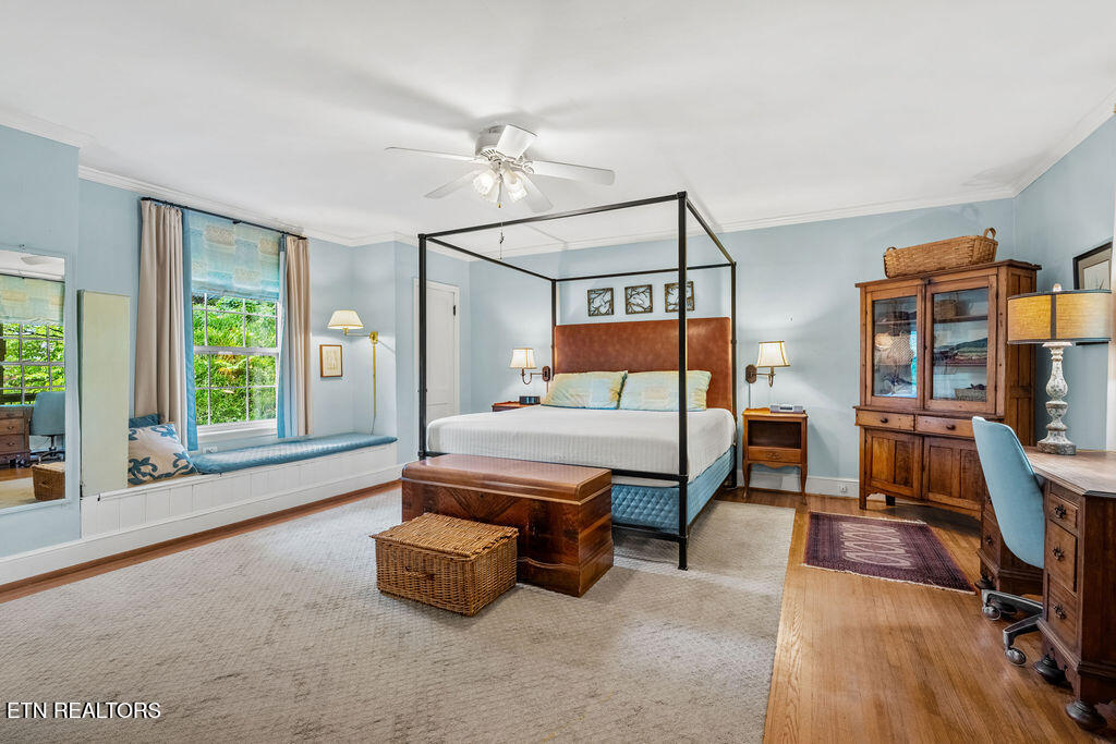 119 NW Greenbrier Drive