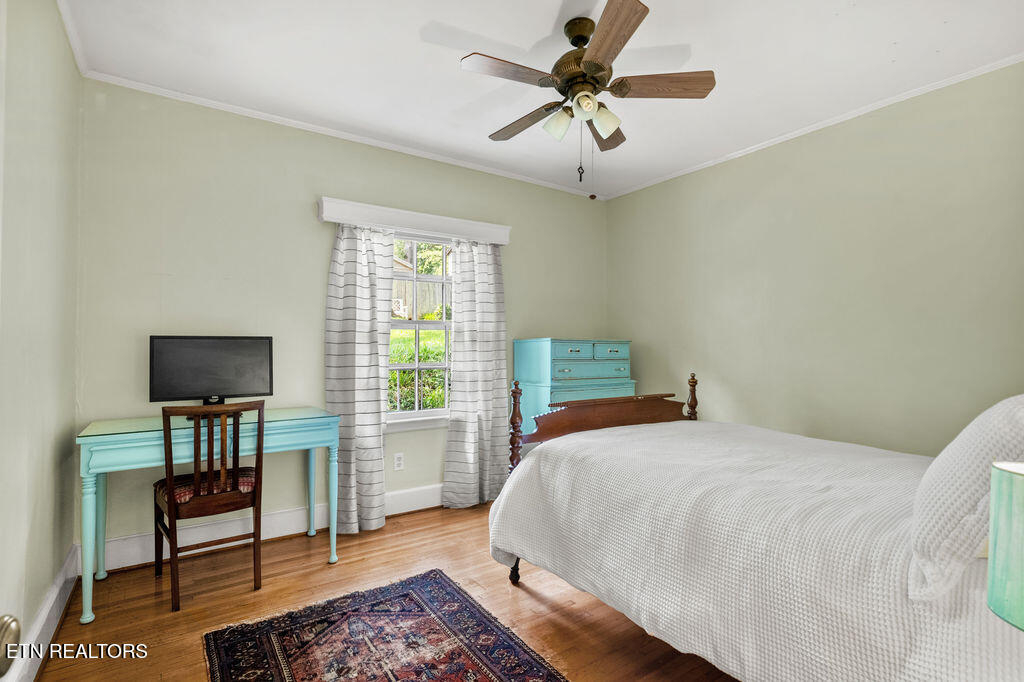 119 NW Greenbrier Drive