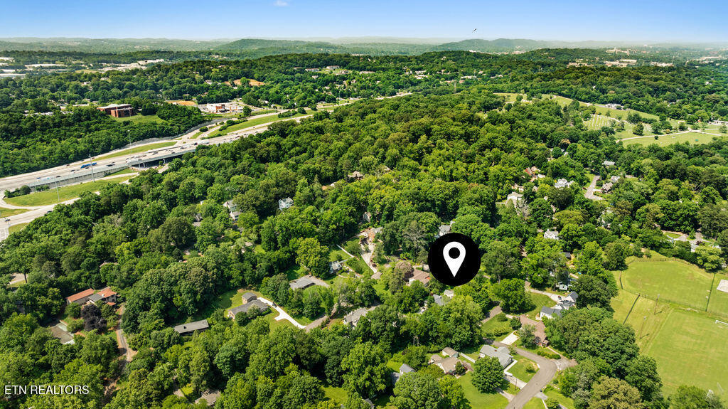 119 NW Greenbrier Drive