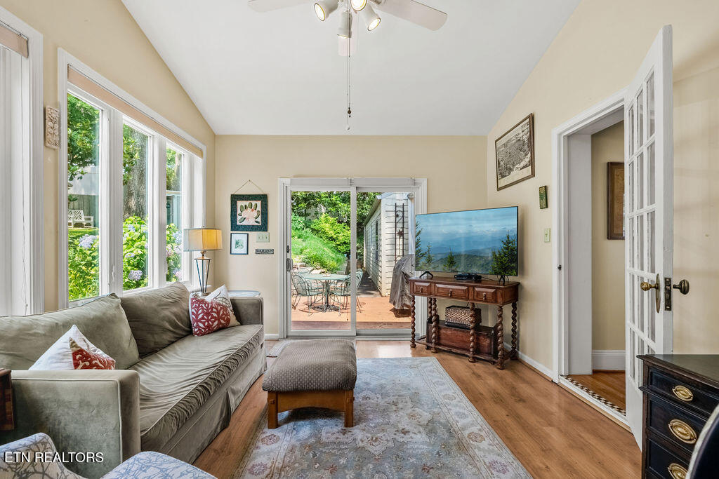 119 NW Greenbrier Drive