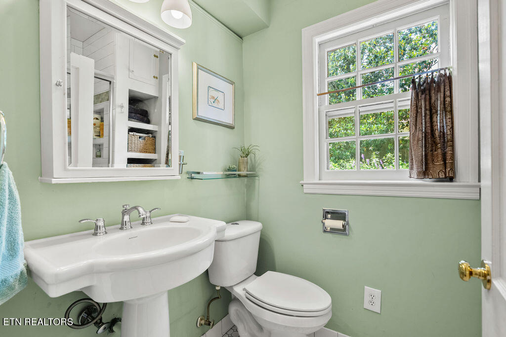 119 NW Greenbrier Drive