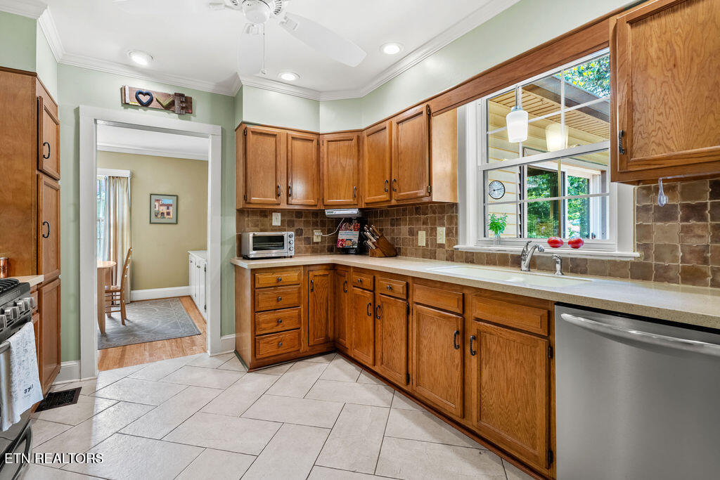 119 NW Greenbrier Drive