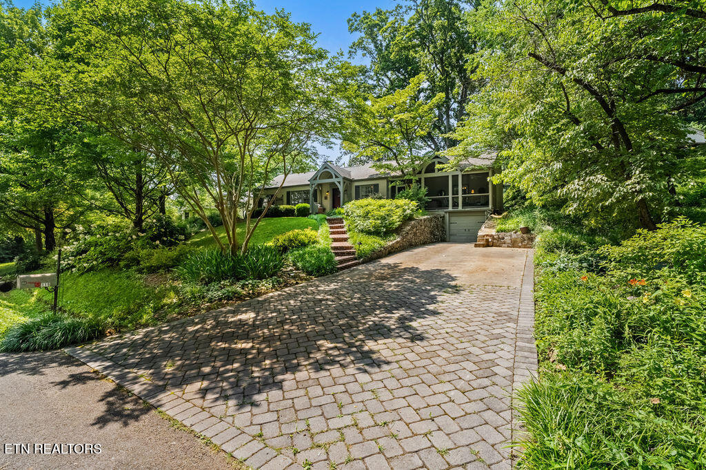 119 NW Greenbrier Drive