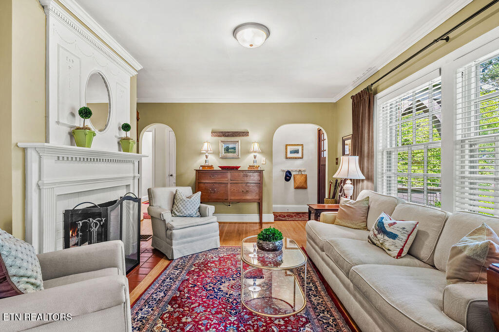 119 NW Greenbrier Drive