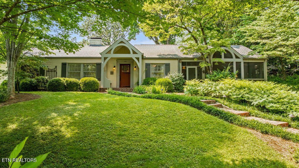 119 NW Greenbrier Drive