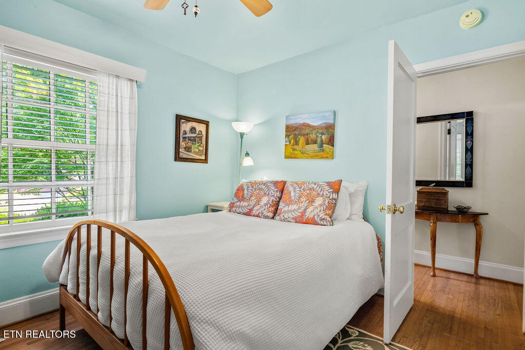 119 NW Greenbrier Drive