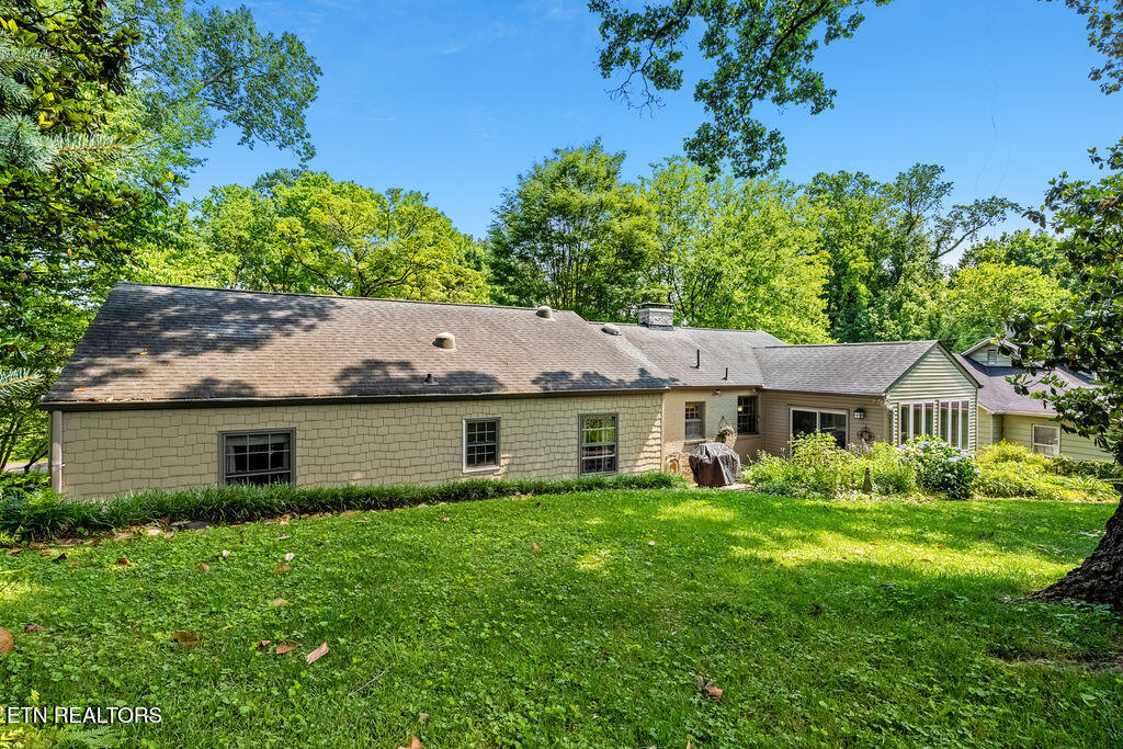 119 NW Greenbrier Drive