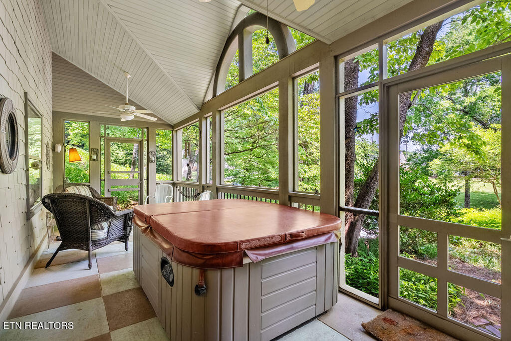 119 NW Greenbrier Drive