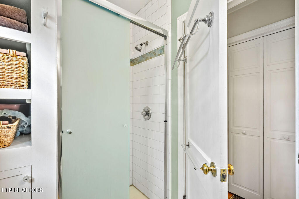 119 NW Greenbrier Drive