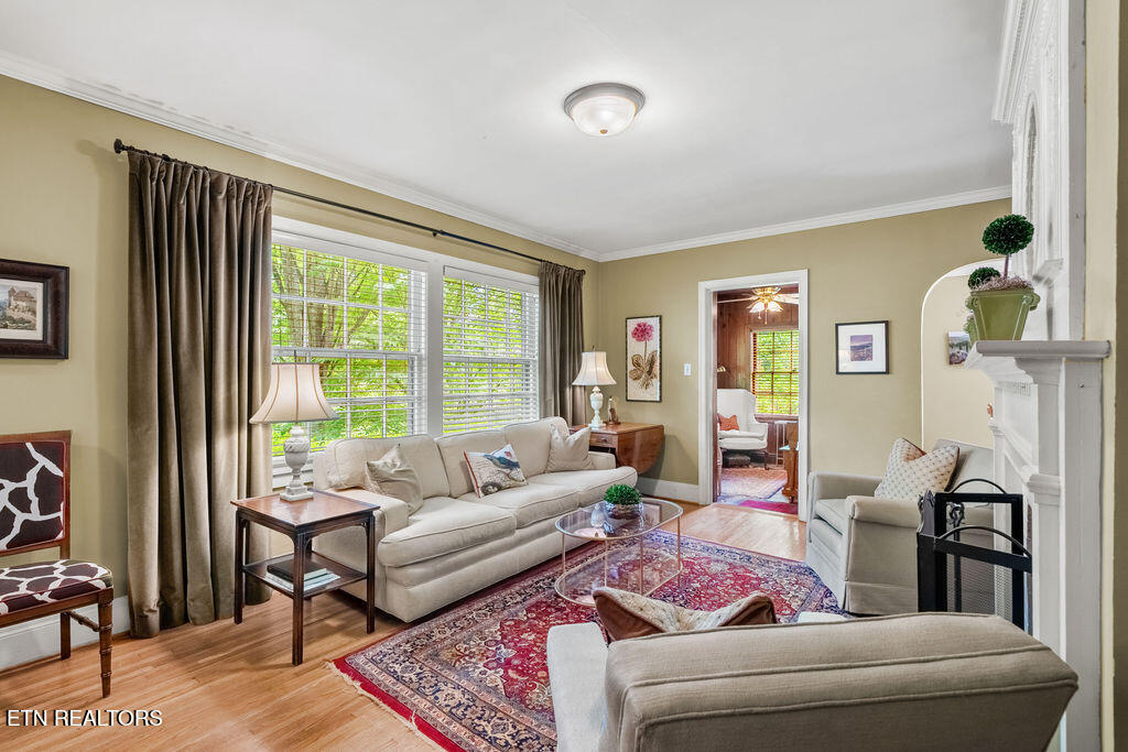 119 NW Greenbrier Drive