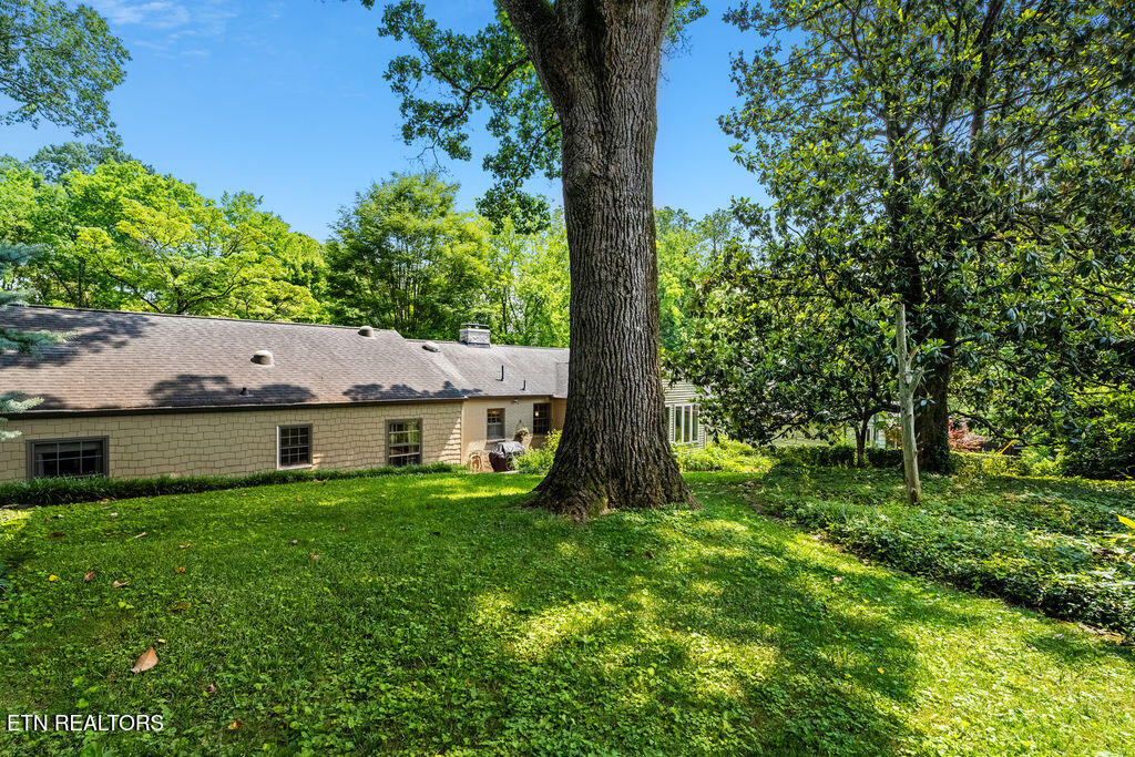 119 NW Greenbrier Drive