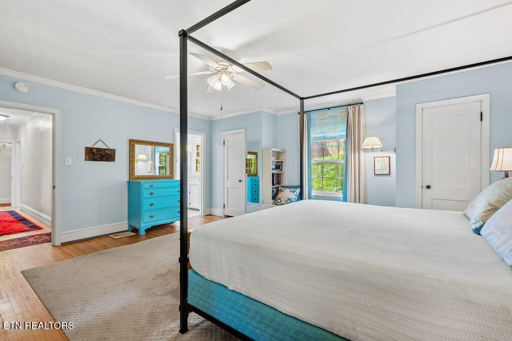 119 NW Greenbrier Drive