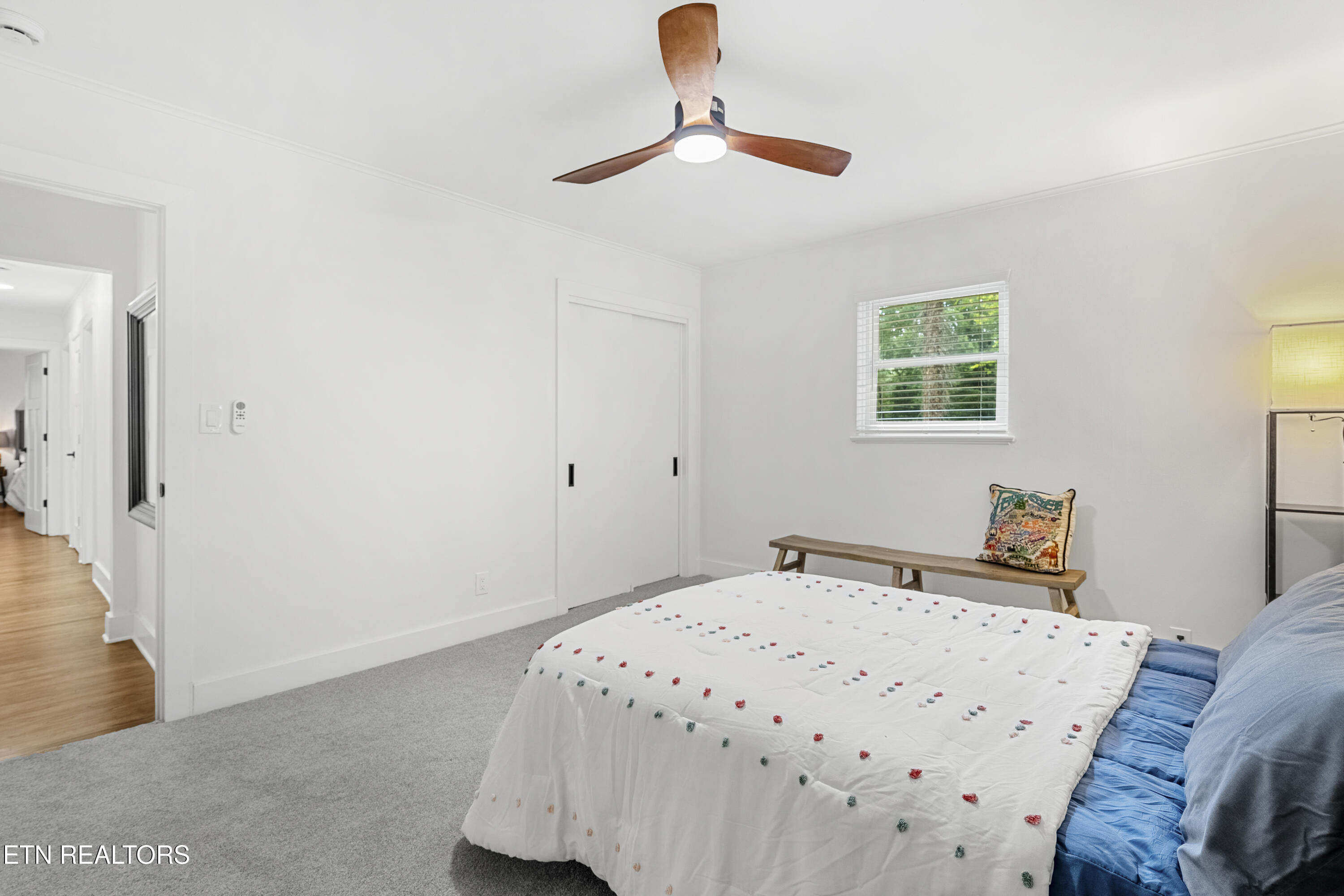 5409 SW Mockingbird Drive