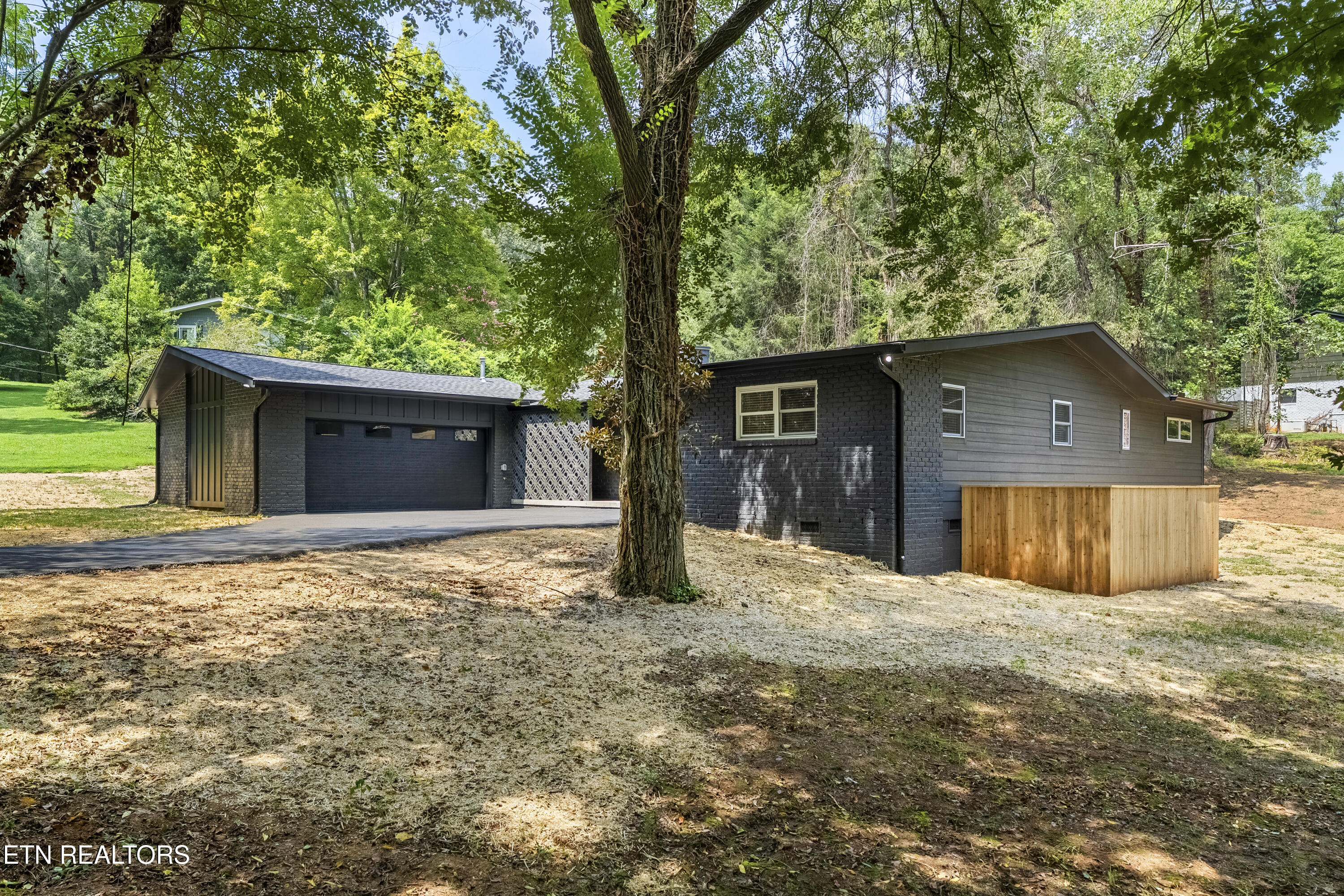 5409 SW Mockingbird Drive